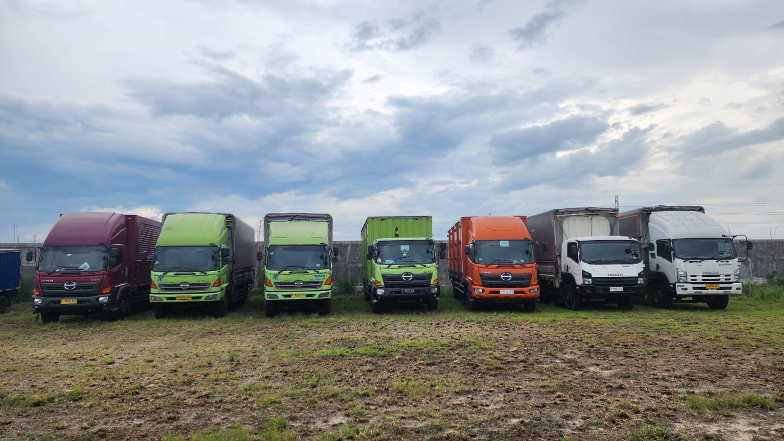 Armada truk MGU MitraTranz